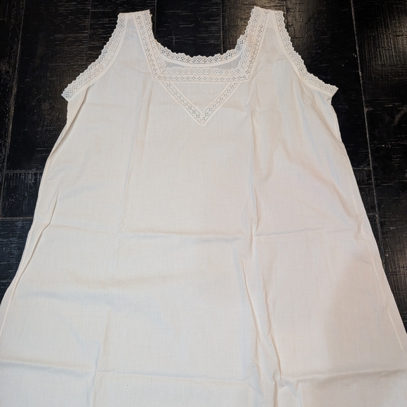 Other - White Sleeveless Lace Trim Dress